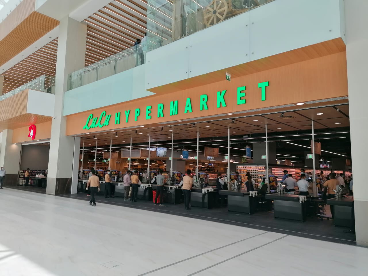 THE BIGGEST HYPERMARKET IN DUBAI Arneg Italia